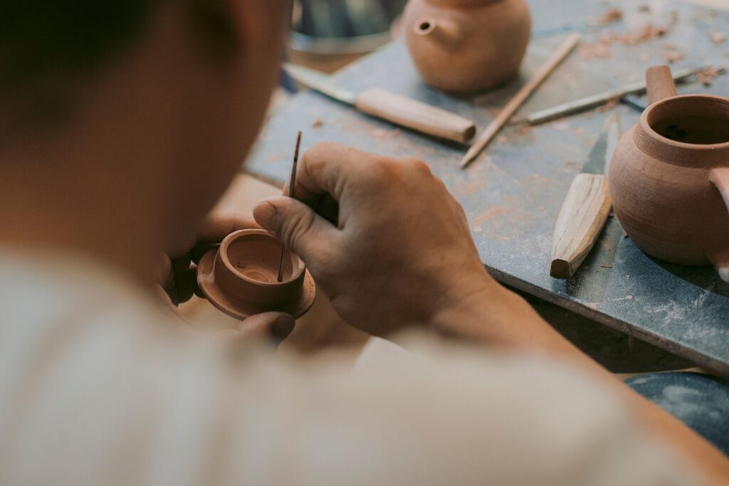 Ateliers artisanaux à Paris : où naît la création locale